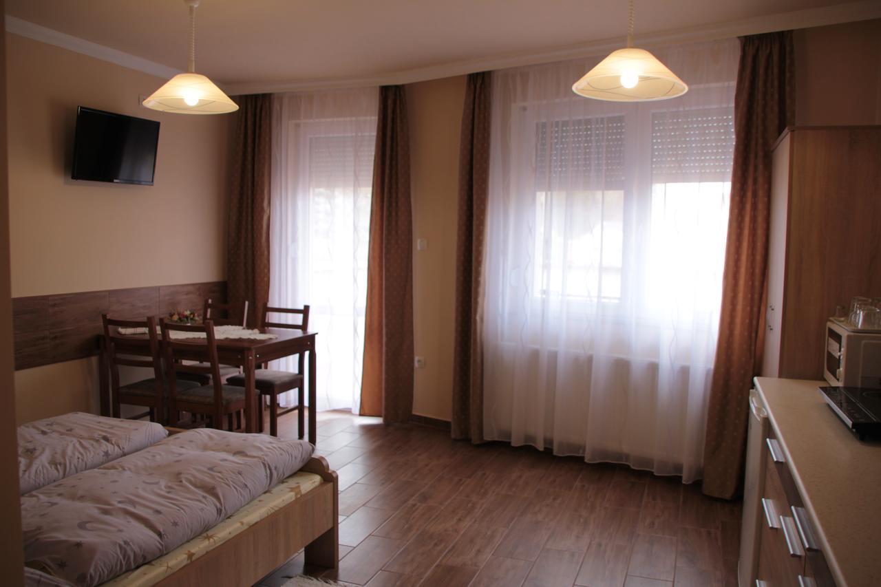 Imola Es Andrea Apartmanhaz 2 Hajdúszoboszló Εξωτερικό φωτογραφία