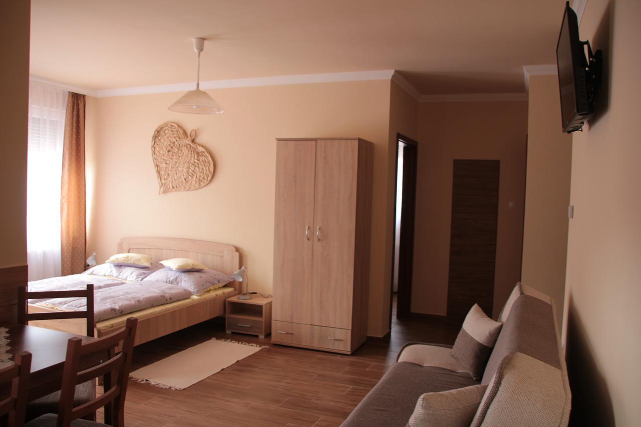 Imola Es Andrea Apartmanhaz 2 Hajdúszoboszló Εξωτερικό φωτογραφία