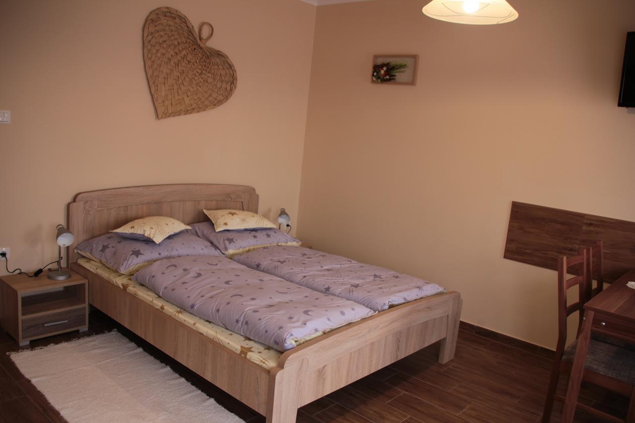 Imola Es Andrea Apartmanhaz 2 Hajdúszoboszló Εξωτερικό φωτογραφία