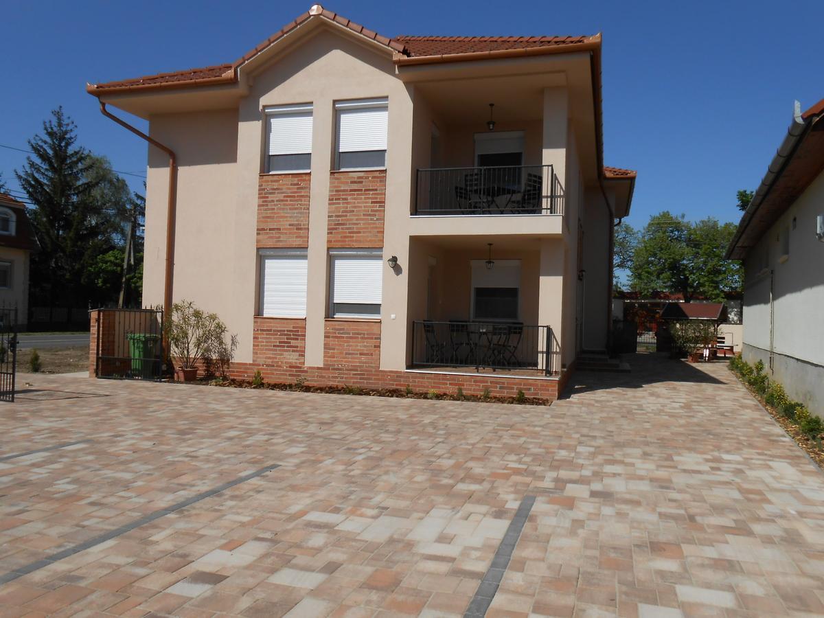 Imola Es Andrea Apartmanhaz 2 Hajdúszoboszló Εξωτερικό φωτογραφία